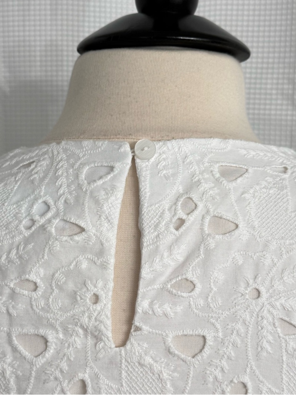 Women's Sleeveless Floral Embroidery Scalloped Hemline Top White Size XL (16-18) - Picture 5 of 10